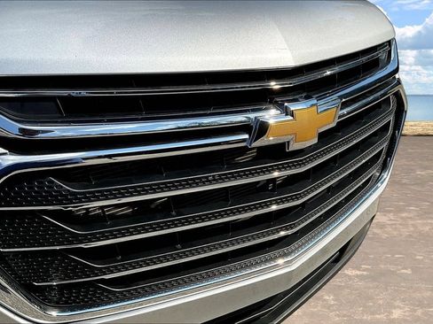 Used 2021 Chevrolet Traverse LT FWD image 35
