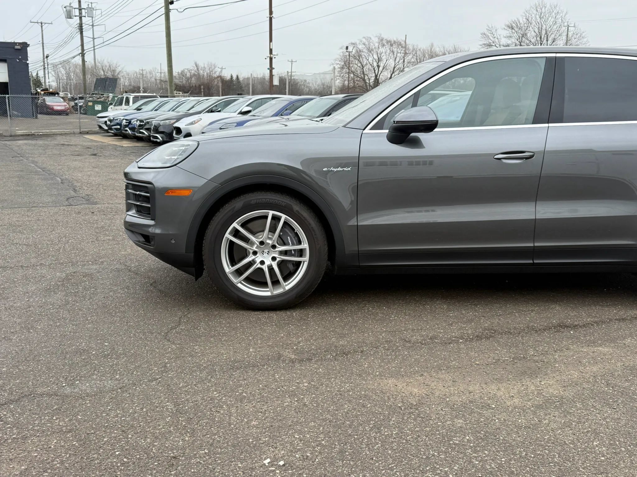 Used 2025 Porsche Cayenne E-Hybrid w/ Premium Package Plus AWD/4WD image 6