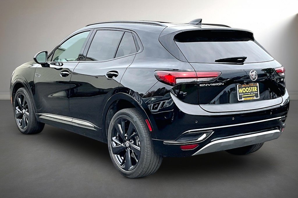 Used 2022 Buick Envision Essence w/ Technology Package I FWD image 4