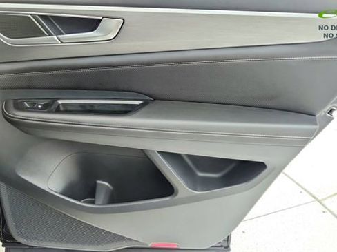 Used 2024 Volkswagen Atlas Cross Sport SE w/ Black Wheel Package image 27