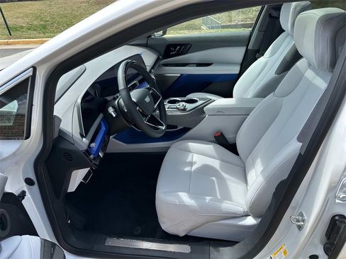 New 2025 Cadillac Optiq Luxury 1 image 14