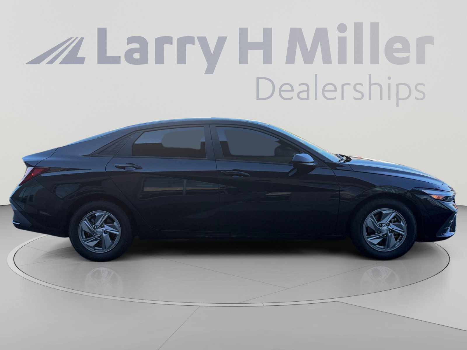 Used 2024 Hyundai Elantra SE FWD image 6