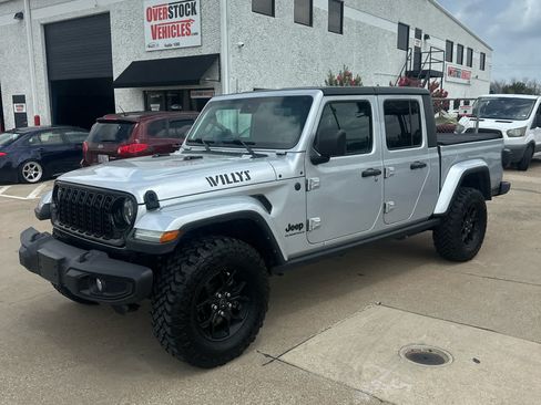 Used 2024 Jeep Gladiator Sport AWD/4WD image 3