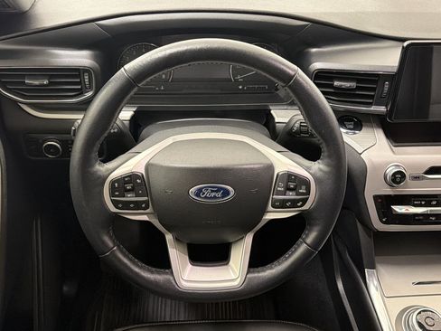 Certified 2023 Ford Explorer XLT w/ Equipment Group 202A RWD image 11