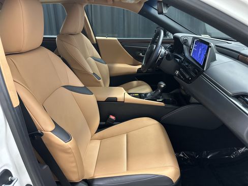 Used 2023 Lexus ES 300h w/ Premium Package image 33