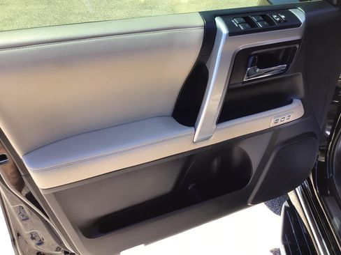 Used 2020 Toyota 4Runner Limited AWD/4WD image 13