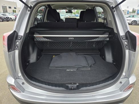 Used 2018 Toyota RAV4 LE w/ Carpet Mat Package AWD/4WD image 10