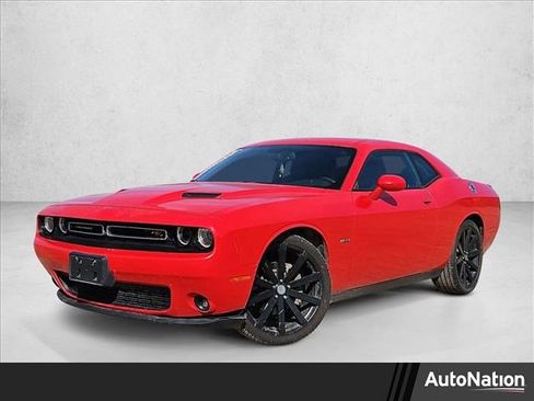 Used 2017 Dodge Challenger R/T image 1