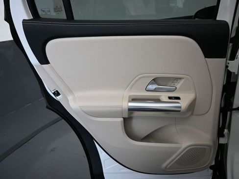 Used 2021 Mercedes-Benz GLA 250 4MATIC image 31