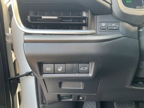 Used 2024 Toyota Grand Highlander XLE image 32