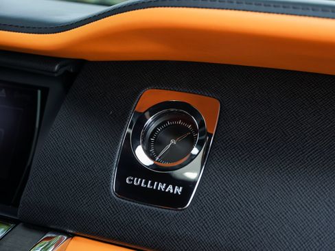 Certified 2022 Rolls-Royce Cullinan w/ Cullinan Package AWD/4WD image 15