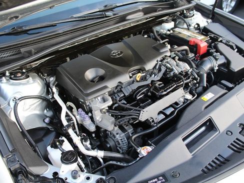 Used 2019 Toyota Camry LE w/ Carpet Mat Package FWD image 31