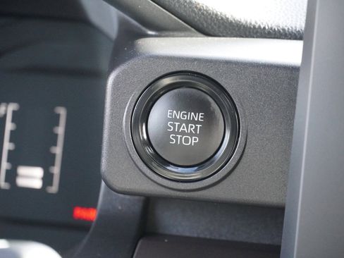 Certified 2025 Toyota Tacoma SR5 image 31