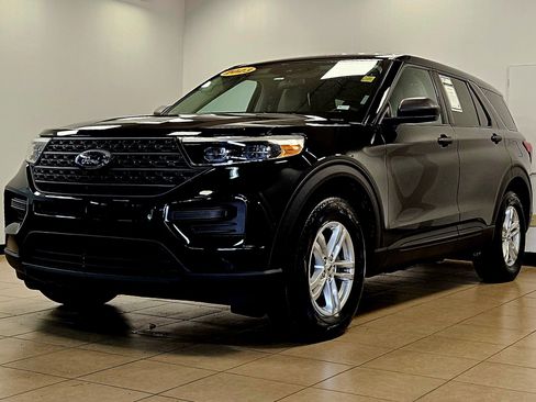 Used 2023 Ford Explorer 4WD w/ Class IV Trailer Tow Package image 2