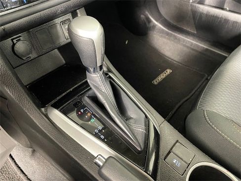Used 2018 Toyota Corolla LE image 9