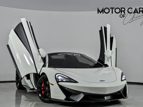 Used 2020 McLaren 570S Spider image 1