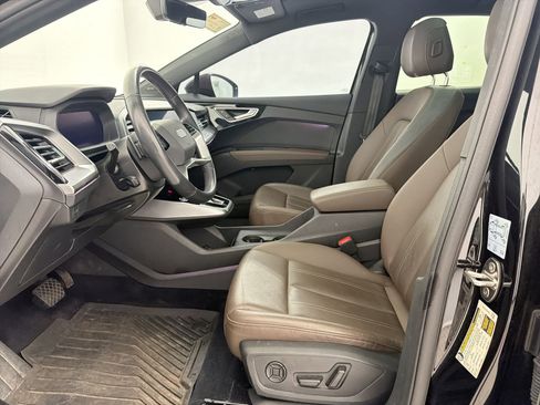 Used 2023 Audi Q4 e-tron Premium Plus w/ Premium Plus image 5
