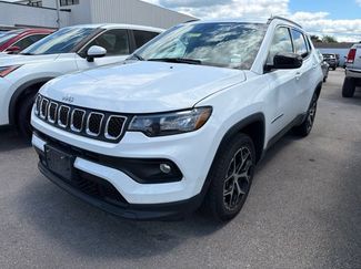 Used 2024 Jeep Compass Latitude AWD/4WD video 1