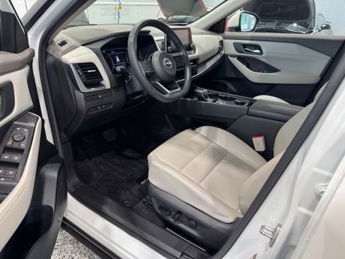 Used 2023 Nissan Rogue SV w/ SV Premium B Package AWD/4WD image 13