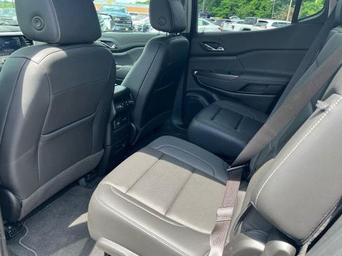 Used 2023 GMC Acadia SLT w/ Technology Package AWD/4WD image 10