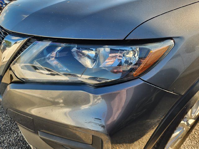 Used 2017 Nissan Rogue SV AWD/4WD image 5