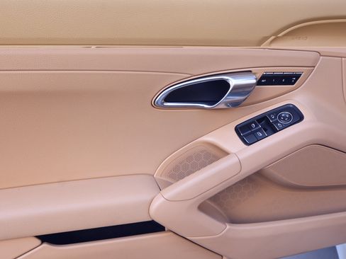 Used 2013 Porsche Boxster RWD image 15
