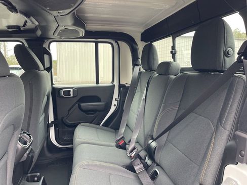 New 2026 Jeep Gladiator Sport image 18