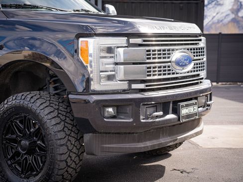 Used 2019 Ford F250 Platinum w/ Platinum Ultimate Package image 3