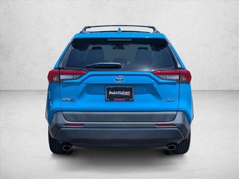 Used 2019 Toyota RAV4 XLE w/ Convenience Package FWD image 7