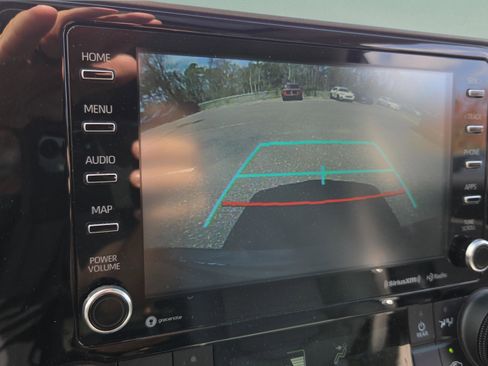 Used 2020 Toyota Highlander XLE image 24