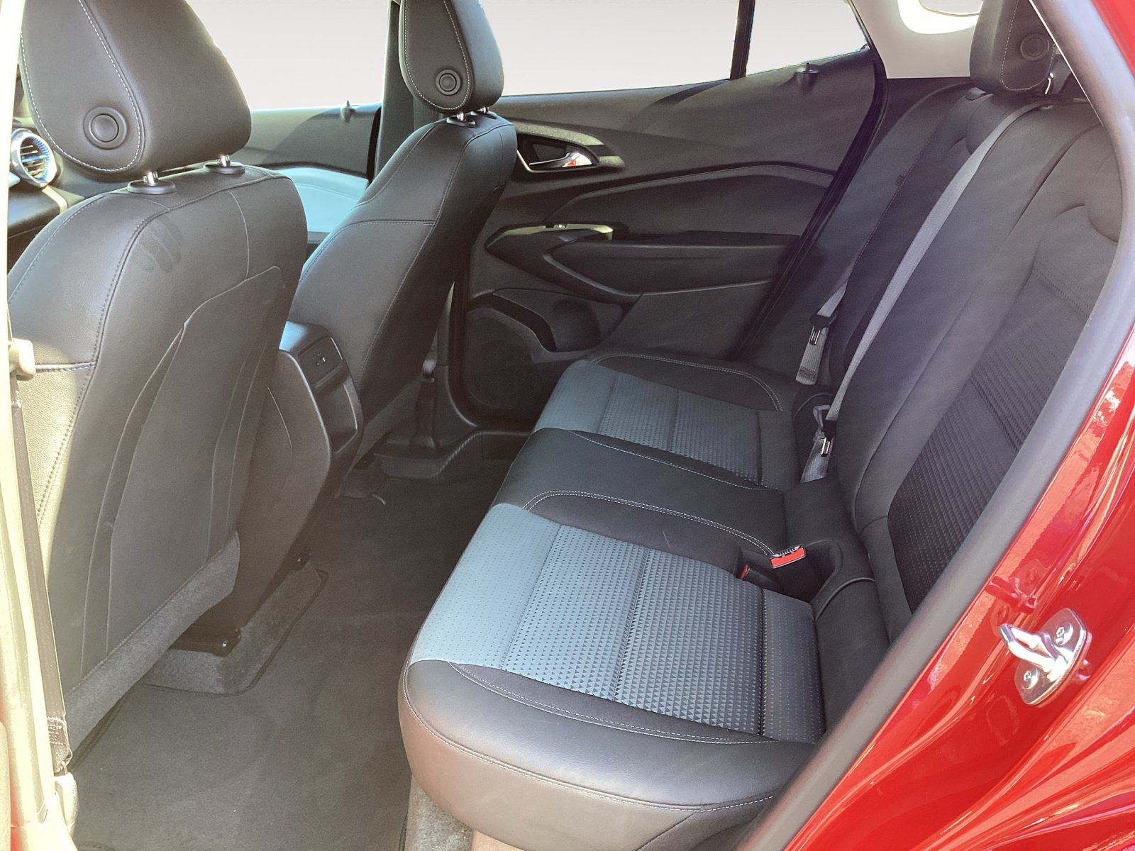 Used 2026 Chevrolet Trax LT FWD image 26