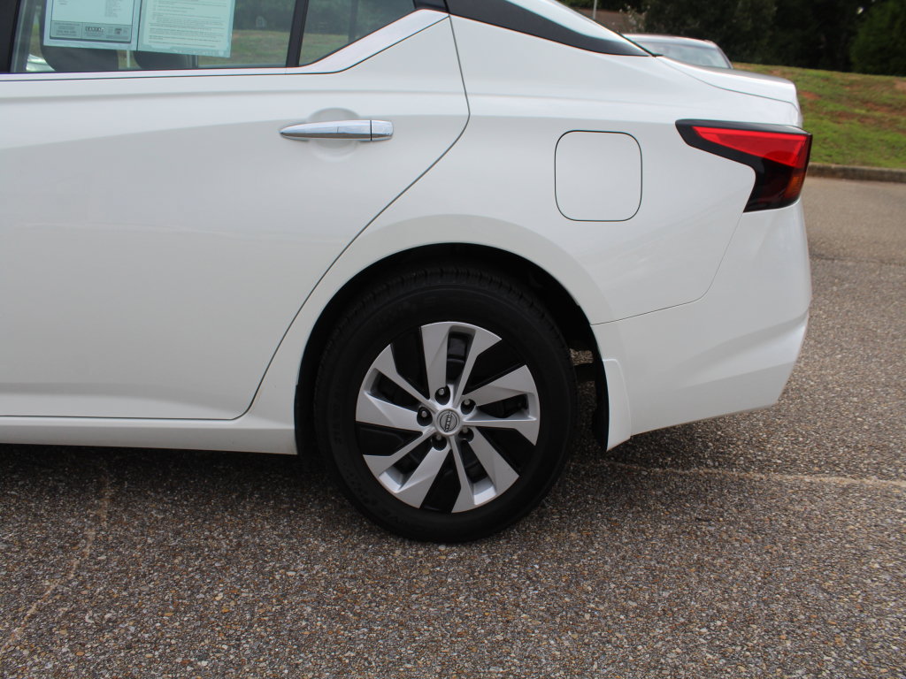Used 2024 Nissan Altima 2.5 S FWD image 17