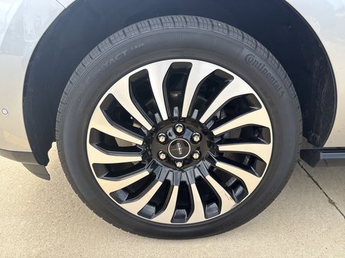 Used 2022 Lincoln Navigator Black Label image 10