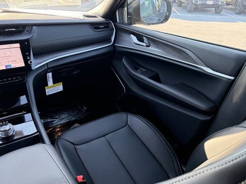 New 2026 Jeep Grand Cherokee Limited image 36