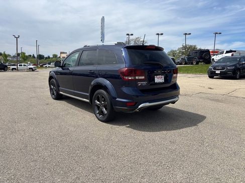 Used 2019 Dodge Journey Crossroad w/ Nav & Sun Group AWD/4WD image 3