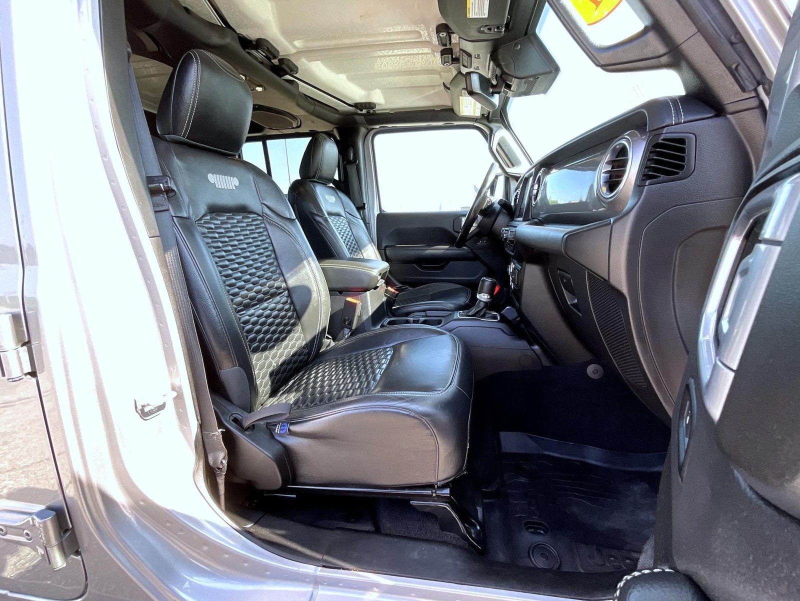Used 2021 Jeep Gladiator Overland AWD/4WD image 15