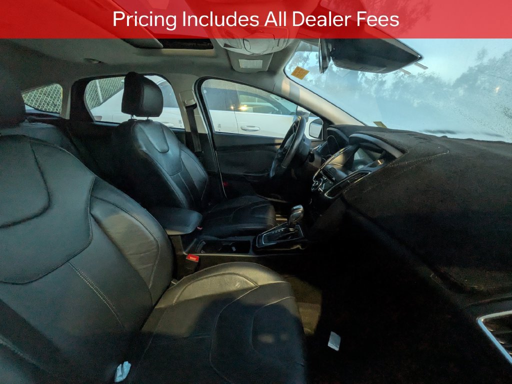Used 2018 Ford Focus Titanium w/ Titanium Technology Package FWD image 9