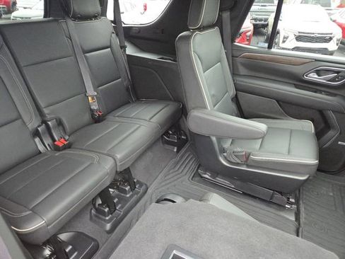 Used 2023 Chevrolet Tahoe Premier w/ Premium Package image 32