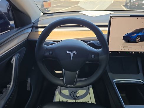 Used 2022 Tesla Model Y Long Range AWD/4WD image 10