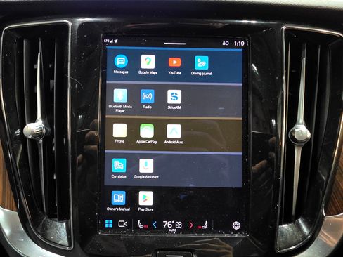 Used 2023 Volvo S60 T8 Plus image 30