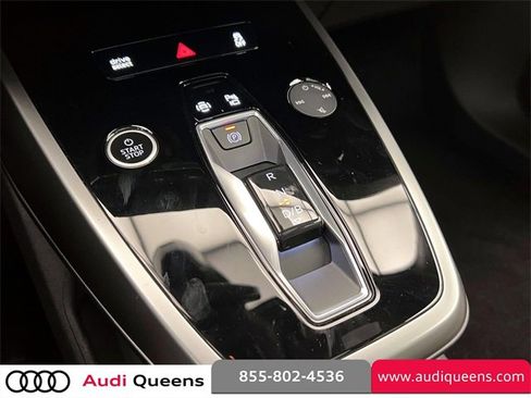 Used 2025 Audi Q4 e-tron Prestige image 31