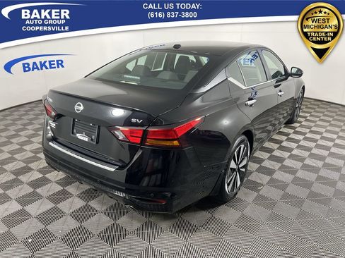 Used 2022 Nissan Altima 2.5 SV w/ SV Premium Package image 9