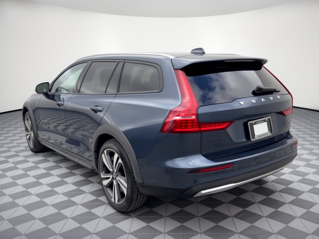 Certified 2026 Volvo V60 B5 Cross Country Plus AWD/4WD image 3