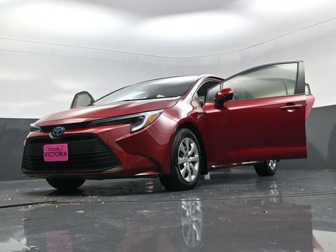 Used 2025 Toyota Corolla LE FWD image 26