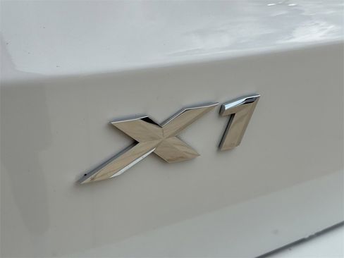 Used 2023 BMW X1 xDrive28i image 10