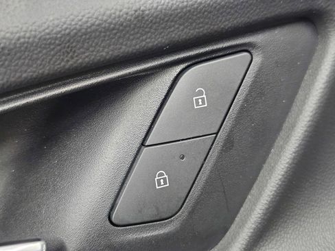 Used 2025 Chevrolet Equinox LT FWD image 25