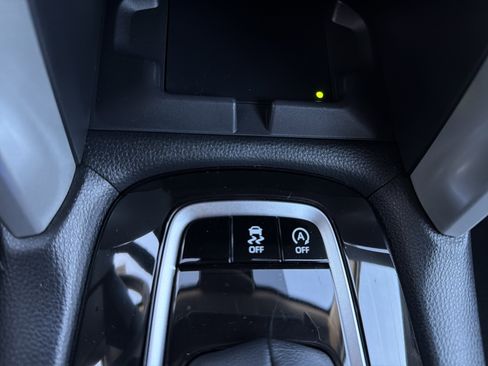 Used 2024 Toyota Corolla Cross LE image 21