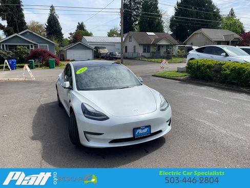 Used 2023 Tesla Model 3 Standard Range image 13