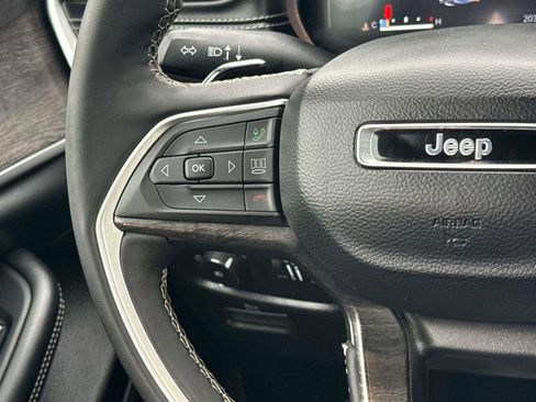 Used 2024 Jeep Grand Cherokee Limited image 14