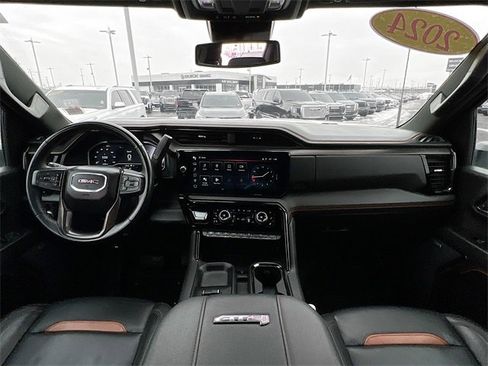 Used 2024 GMC Sierra 2500 AT4 image 24